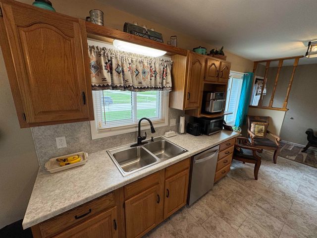 1111 5th Avenue, Ackley, IA 50601