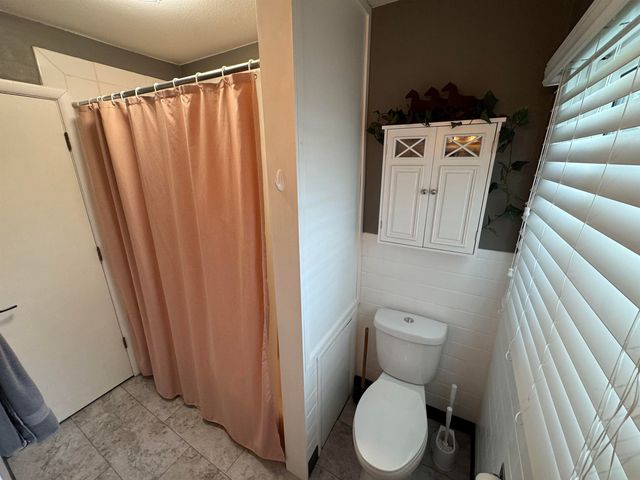 1111 5th Avenue, Ackley, IA 50601