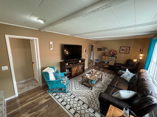 1111 5th Avenue, Ackley, IA 50601