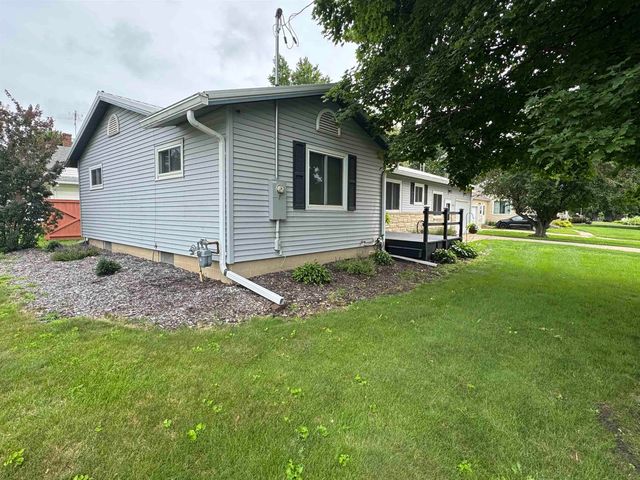 1111 5th Avenue, Ackley, IA 50601