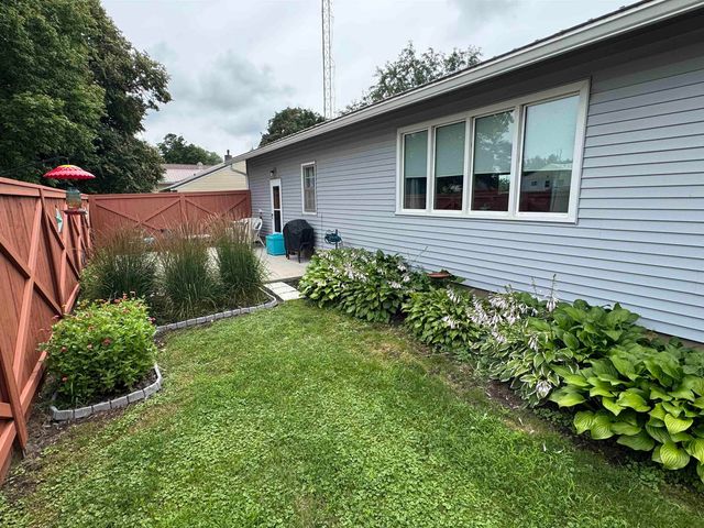 1111 5th Avenue, Ackley, IA 50601