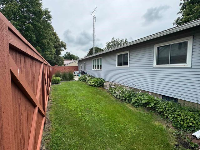 1111 5th Avenue, Ackley, IA 50601