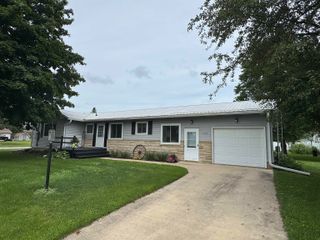 1111 5th Avenue, Ackley, IA 50601