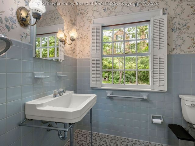930 Lower Ridgeway Road, Charleston, WV 25314