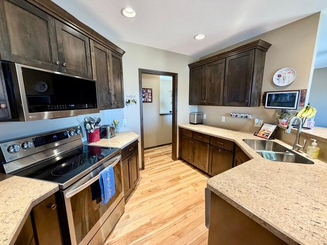 105 Hillwood Drive, Lake City, MN 55041