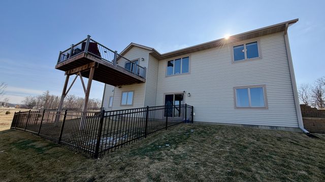 105 Hillwood Drive, Lake City, MN 55041