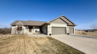 105 Hillwood Drive, Lake City, MN 55041