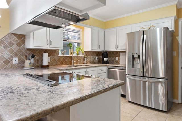 1301 Plantation Drive, Dickinson, TX 77539