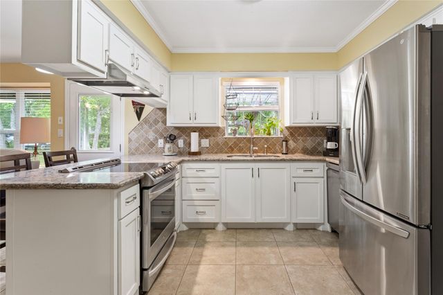 1301 Plantation Drive, Dickinson, TX 77539