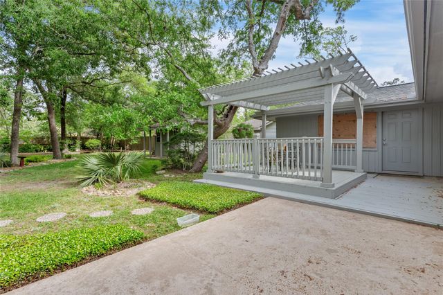 1301 Plantation Drive, Dickinson, TX 77539