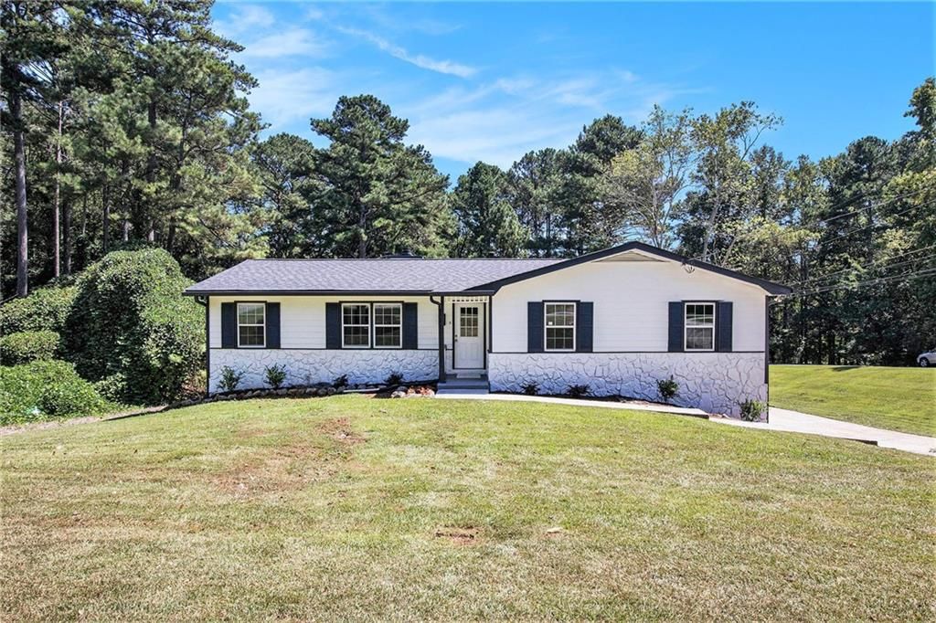 1176 Golden SW Circle, Lilburn, GA 30047