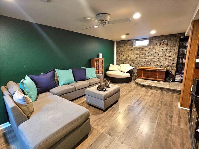 1416 9th Street NW, Cedar Rapids, IA 52405