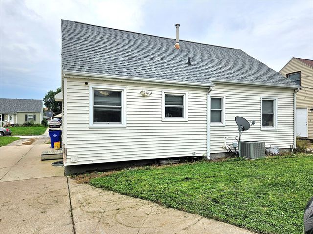 1416 9th Street NW, Cedar Rapids, IA 52405