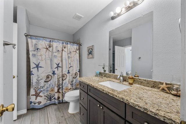 318 12th Avenue N, Texas City, TX 77590