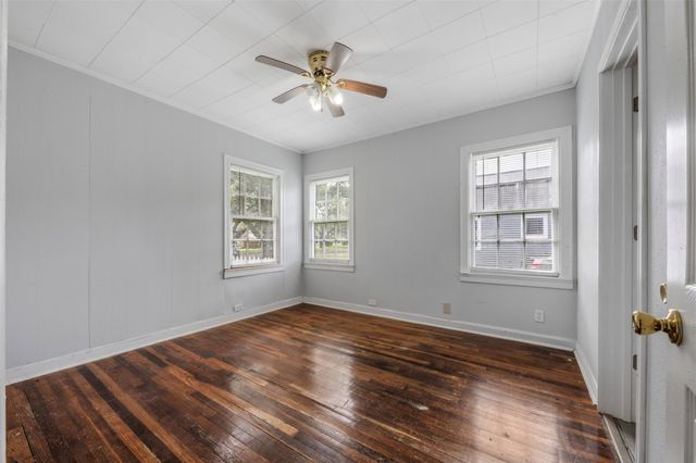 318 12th Avenue N, Texas City, TX 77590