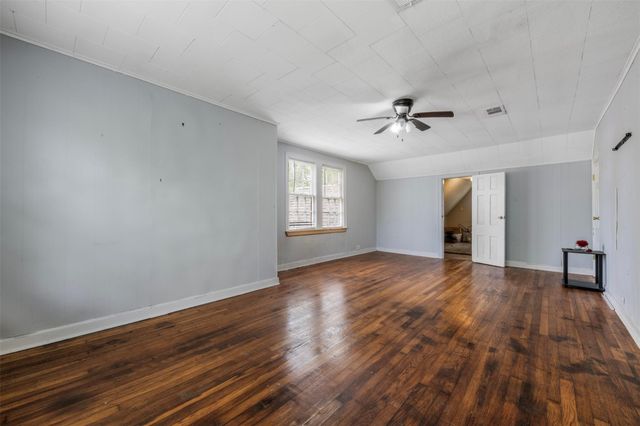 318 12th Avenue N, Texas City, TX 77590