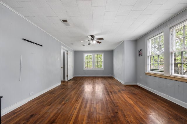 318 12th Avenue N, Texas City, TX 77590