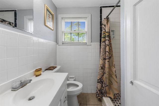 318 12th Avenue N, Texas City, TX 77590