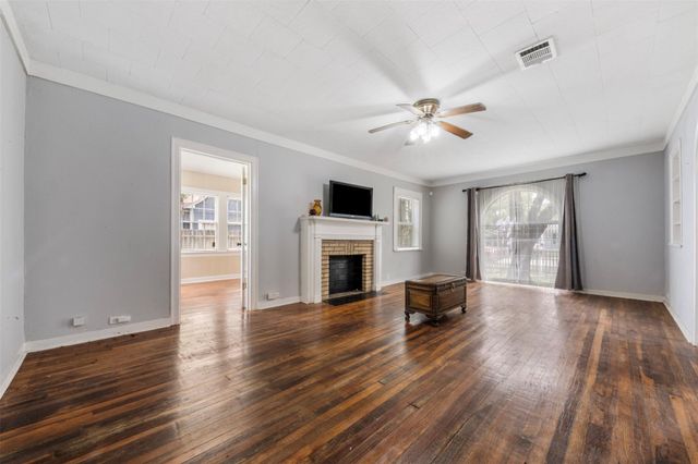 318 12th Avenue N, Texas City, TX 77590