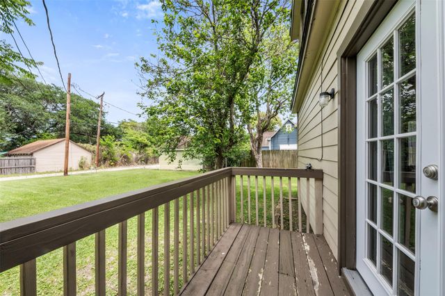 318 12th Avenue N, Texas City, TX 77590