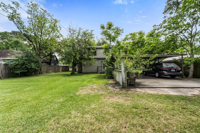 318 12th Avenue N, Texas City, TX 77590