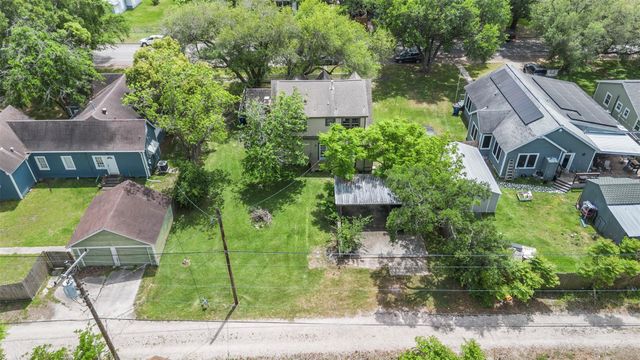 318 12th Avenue N, Texas City, TX 77590