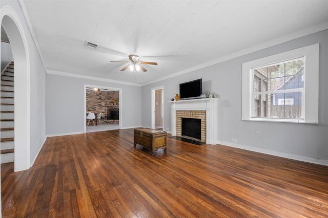 318 12th Avenue N, Texas City, TX 77590