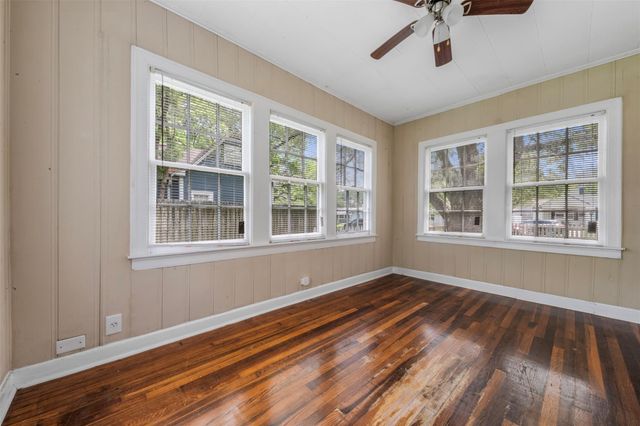 318 12th Avenue N, Texas City, TX 77590