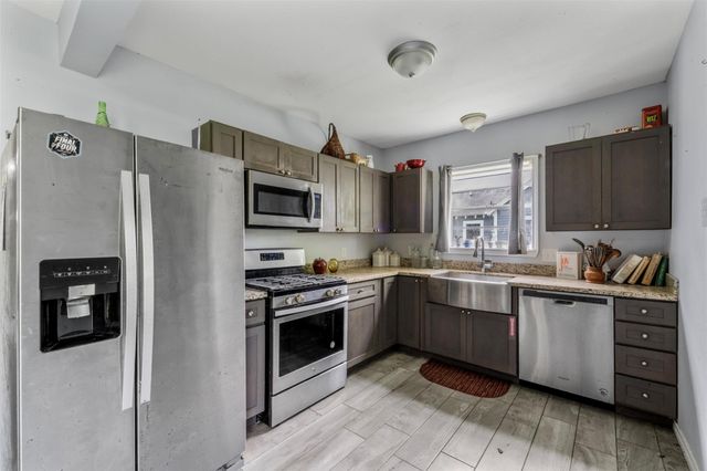 318 12th Avenue N, Texas City, TX 77590