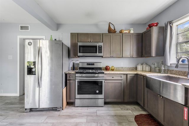 318 12th Avenue N, Texas City, TX 77590