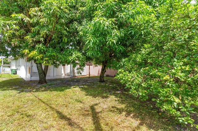 270 W 15th St, Hialeah, FL 33010