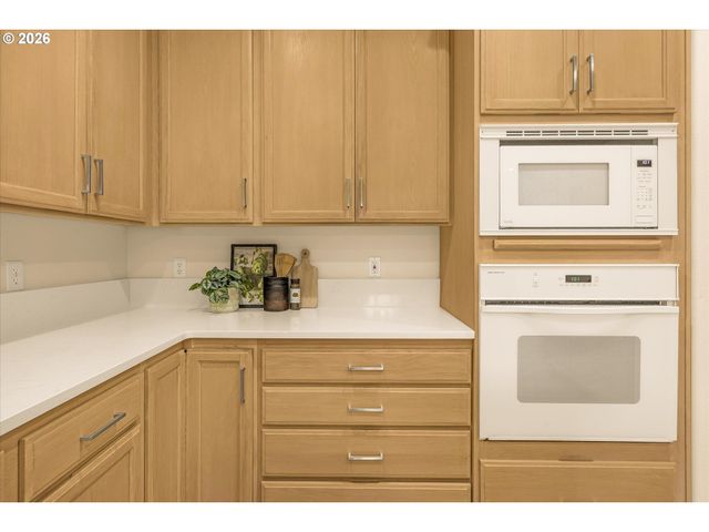 1924 Nw NORFOLK Ct, Portland, OR 97229