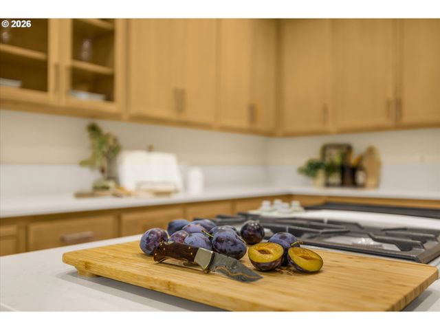1924 Nw NORFOLK Ct, Portland, OR 97229