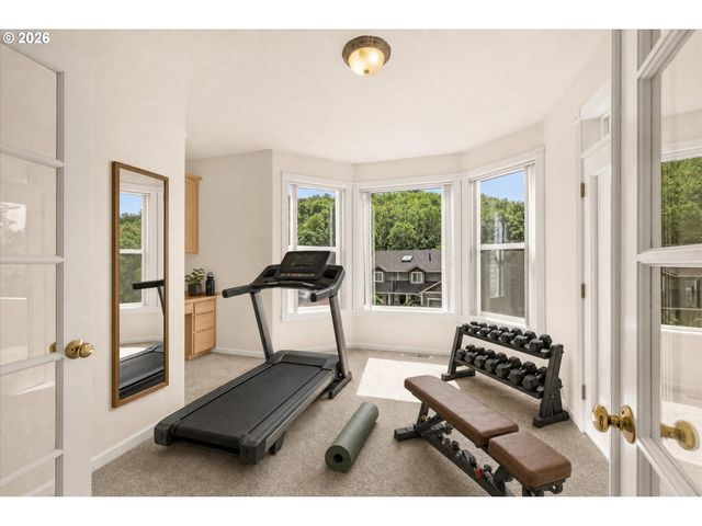 1924 Nw NORFOLK Ct, Portland, OR 97229