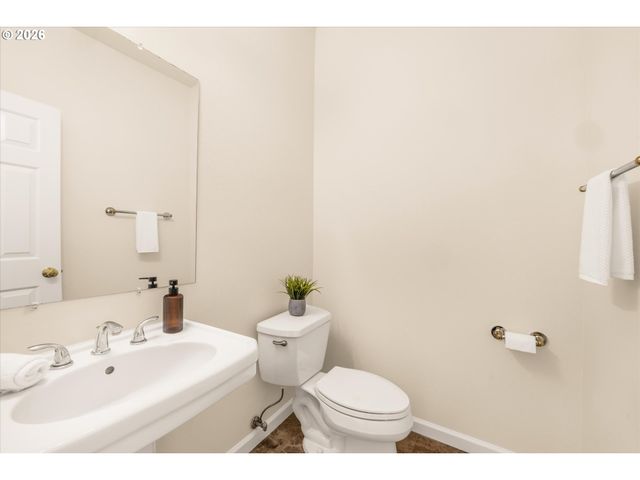 1924 Nw NORFOLK Ct, Portland, OR 97229