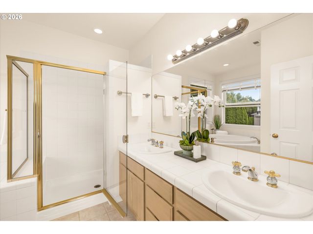 1924 Nw NORFOLK Ct, Portland, OR 97229