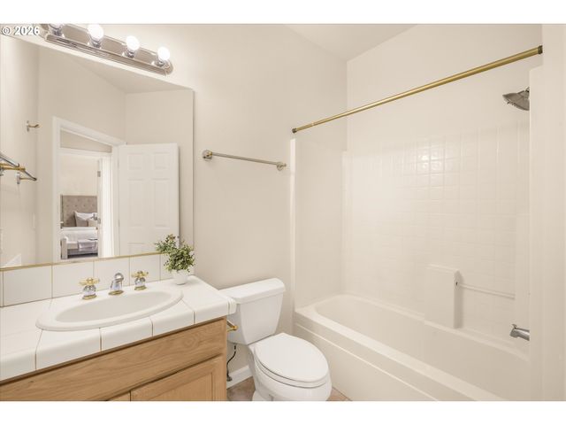 1924 Nw NORFOLK Ct, Portland, OR 97229