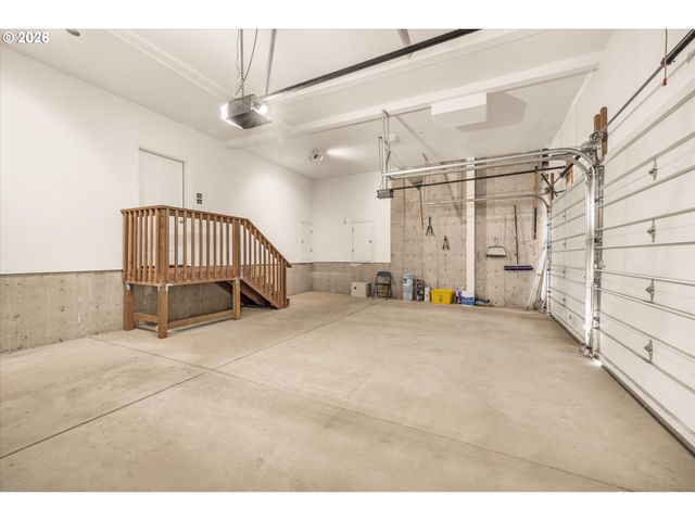 1924 Nw NORFOLK Ct, Portland, OR 97229