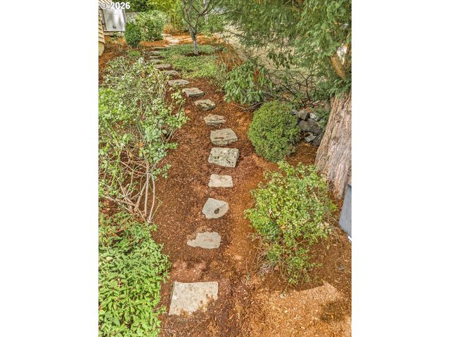 1924 Nw NORFOLK Ct, Portland, OR 97229