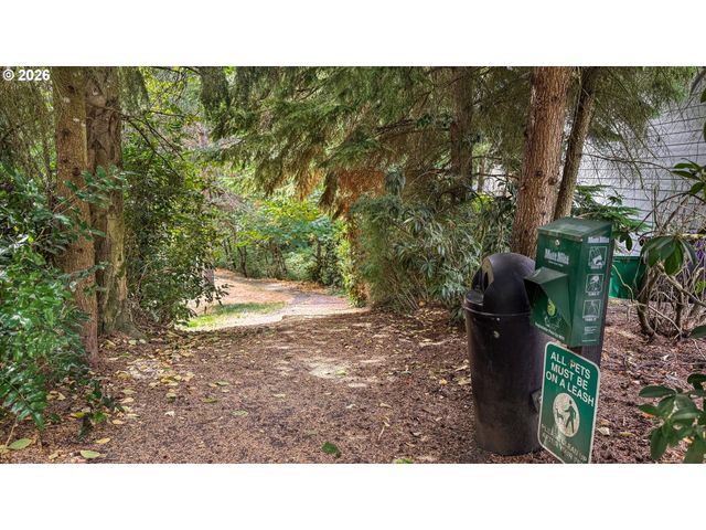 1924 Nw NORFOLK Ct, Portland, OR 97229
