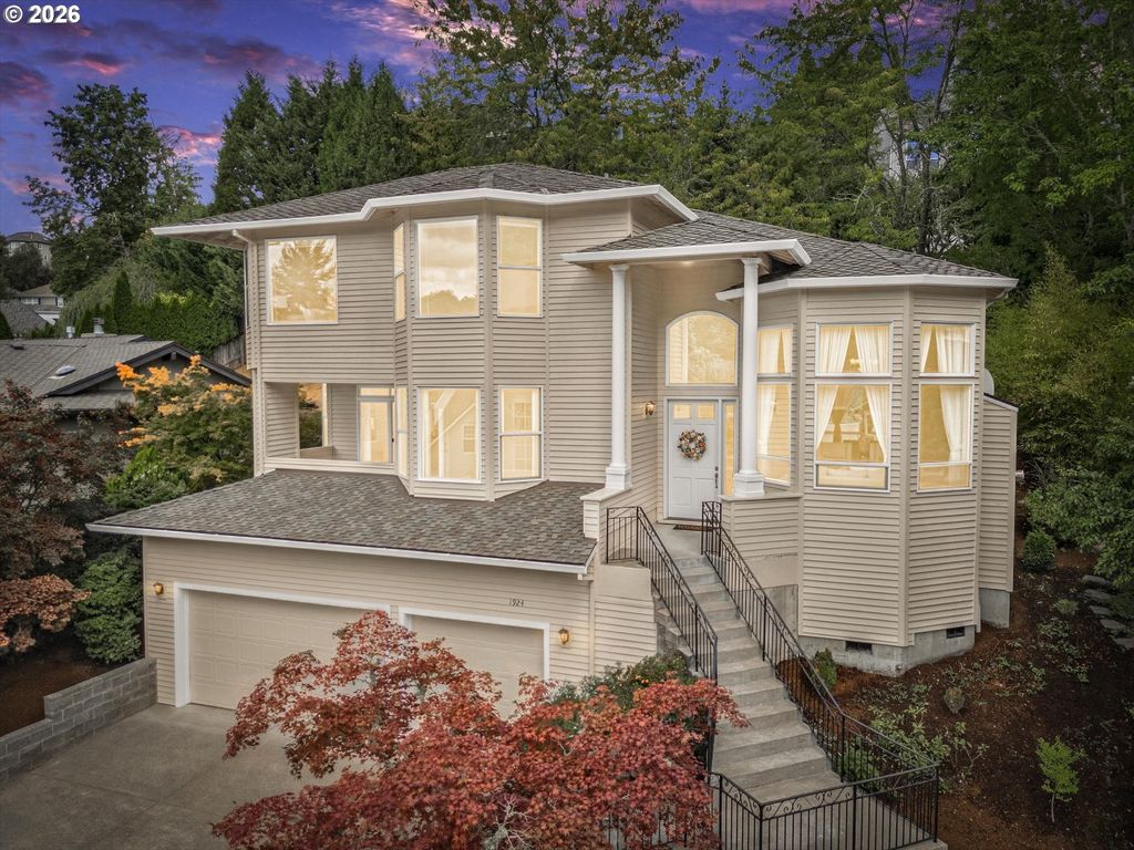 1924 Nw NORFOLK Ct, Portland, OR 97229
