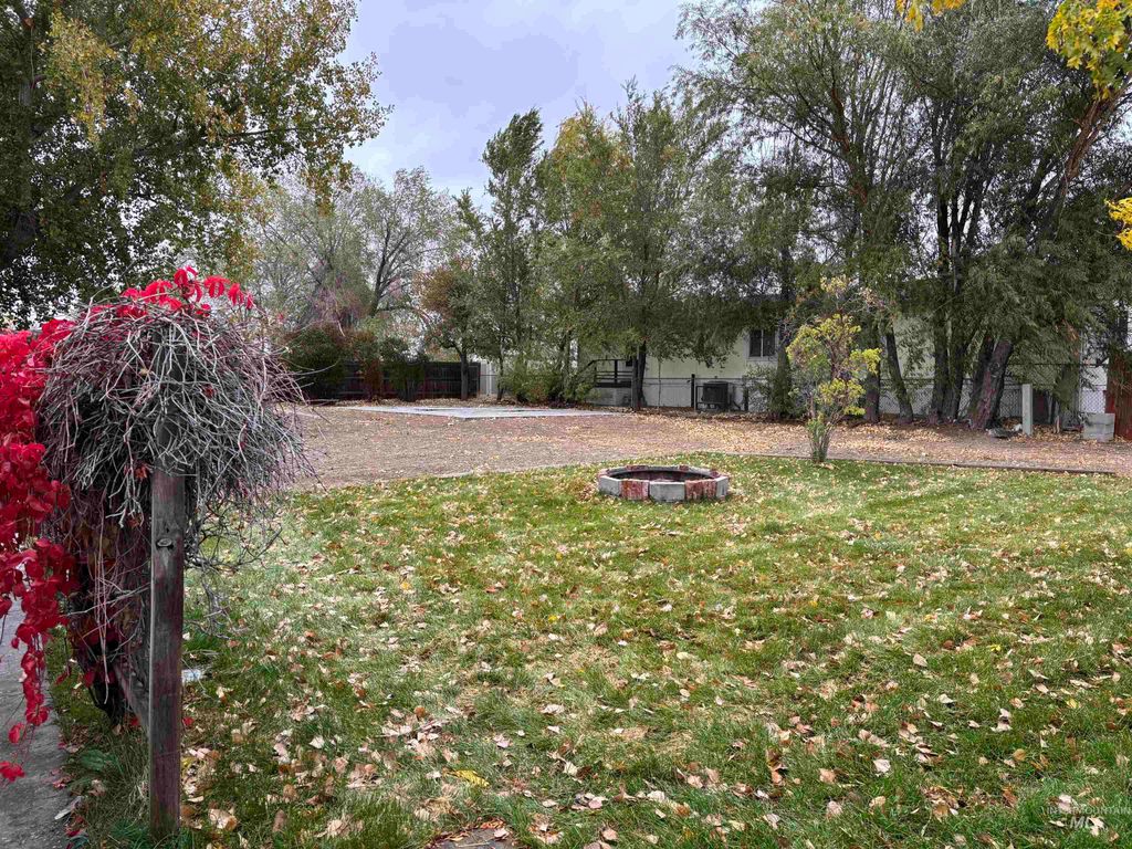 13719 SW Truman St, Mountain Home, ID 83647 photo 4