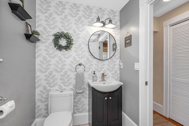 77 Hawthorn Street, Lowell, MA 01851