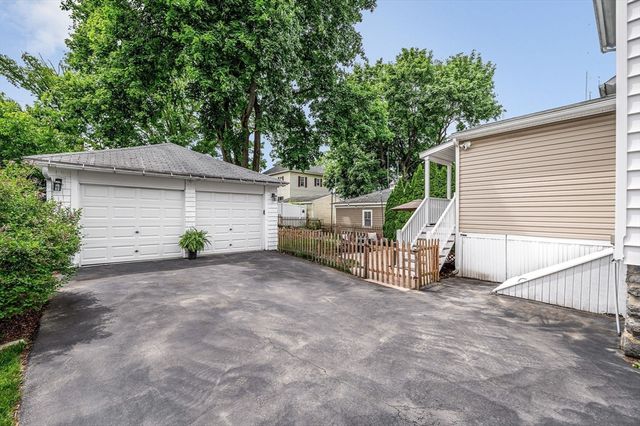 77 Hawthorn Street, Lowell, MA 01851