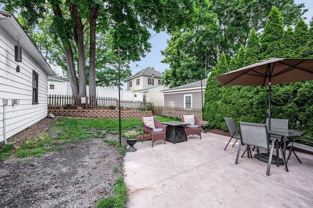 77 Hawthorn Street, Lowell, MA 01851
