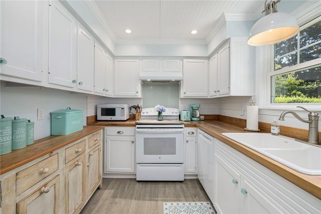 133 Carroll Avenue, Newport, RI 02840