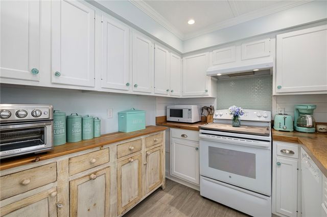 133 Carroll Avenue, Newport, RI 02840