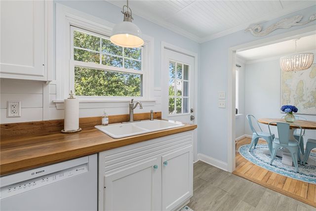 133 Carroll Avenue, Newport, RI 02840