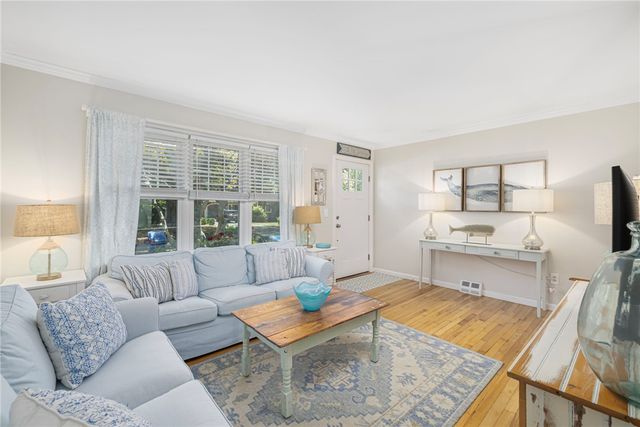 133 Carroll Avenue, Newport, RI 02840