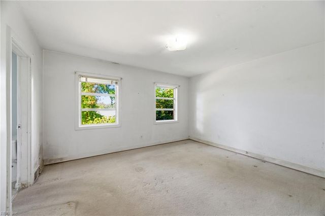 2736 Sterling Point DR, Portsmouth, VA 23703
